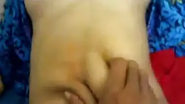 A guy licks his GF’s boobs and pussy in a desi porn video