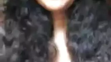 Horny Lankan Girl Showing Boobs