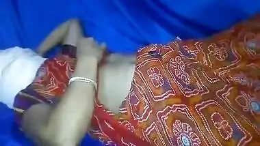 Desi housewife self playing her boobs and hard fucking take her saree