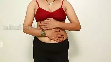 XXX porn Desi sexy body bhabi sefa show her nude body and make video