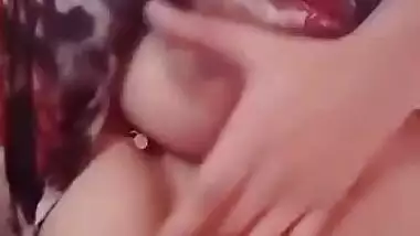 Beautiful Desi Girl Showing Boobs And Pussy