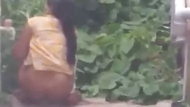 Desi Girl Pee Outdoor