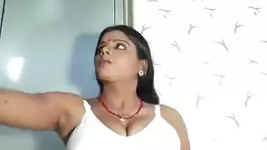 TAMIL HORNY WIFE BATHING WITH DEVAR