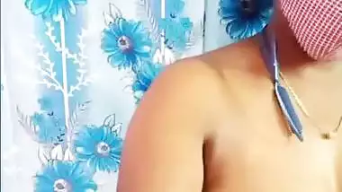 Stripchat Tamil girl Aarthi naked boobs showing