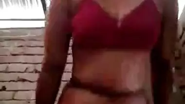 Bangladeshi beauty solo disrobe tease show video