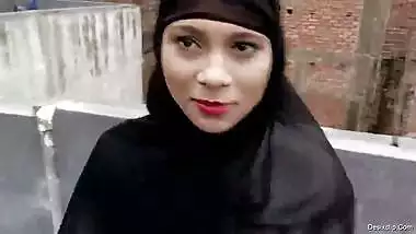 Desi Hijabi Girl got Fucked by Desi Boy in Stairs