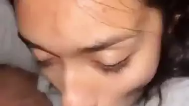 Cute Goa girl gives an Indian blowjob to her lover