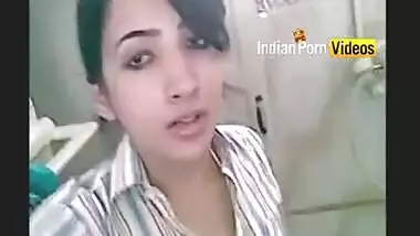 Punjabi girl dances and exposes her hot tits