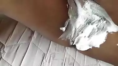 Sri Lankan - Sl Milf Nishawari Shaving Her Pussy:නිශාවරී පුසිගෙ මයිල් බානවා