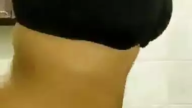 Desi hot lucking tamil girl showing her big boobs