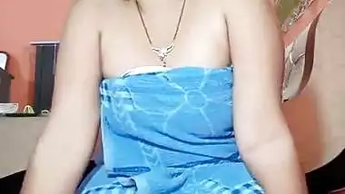 Most Demanded Bhabhi Showing and Enjoy With Hubby
