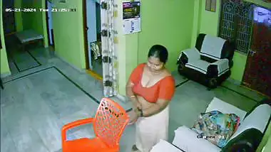 Mature aunty in blouse changing dress nude show