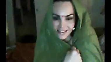 Muslim bhabhi making her first free sex video