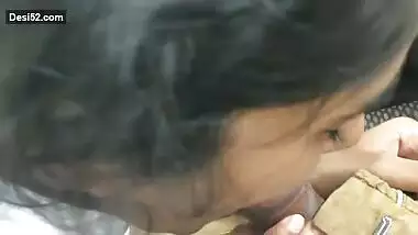 Desi girl sucking inside car