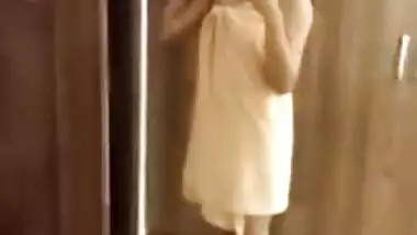 Desi Girl Taking off Towel