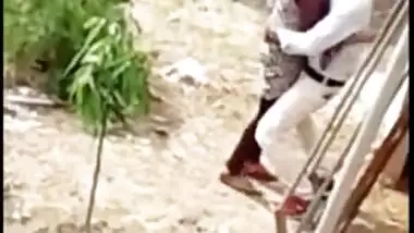Indian lovers caught making out outdoor in backyard in Desi mms video