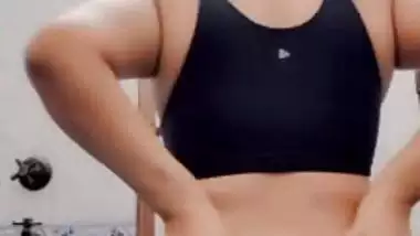 Snapchat girl showing big ass viral video making