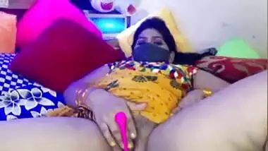 Luxurious wife deserves tips for XXX masturbation from her Desi fans