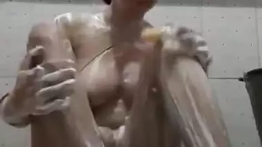 Today Exclusive- Sexy Desi Bhabhi Bathing And Fingering Video Record For Lover