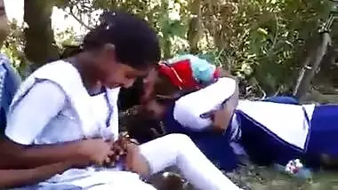 Indian college friends group sex mms in park