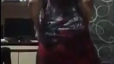 Hot Desi Aunty Lifting Nighty Full Nude Dance Self Captured For Lover