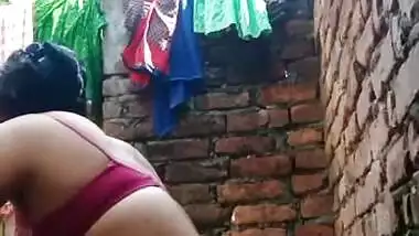 Hot beautiful village bhabi bathing video