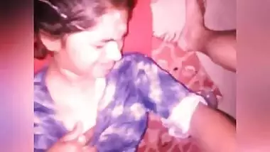 Young Indian XXX wife gets hot cum load all over her face MMS