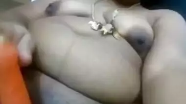 Mallu Aunty Masturbating With Carrot