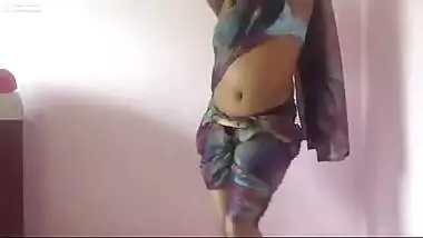 Bangla sex video of mature wife exposing her assets