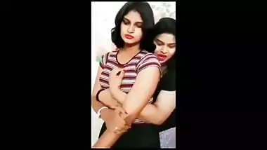 Desi girl Hot boob press scene cute expression