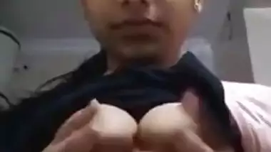 Desi cute girl show her boobs