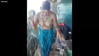 Village Bhabi bathing 4 Clips