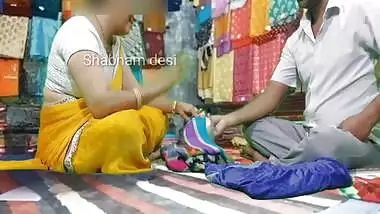 Rajashthani innocent cloth merchant seduced by hot lady customer for gets cloths in free real sex in shop , hindi audi