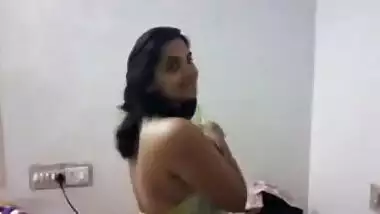 Hot Mallu Big Boobs Aunty Stripping Sari And Getting Enjoyed