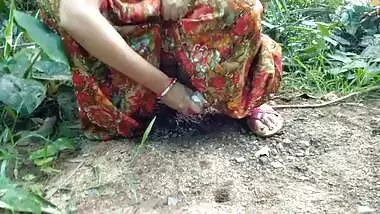 Indian Mom Outdoor Risky Public Pissing Video Compilation Sex