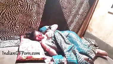 Horny Mature Indian Girlfriend In Sari Sex - Desi Sex