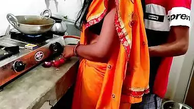 Khana Bana Rhi Didi Ko Kitchen Me Ghodi Bana Kar Choda - Bahanchod Sex Hindi Me