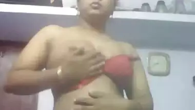 Desi self records her dress changing video