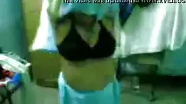 Hot Anita Aunty Remove Her Bra Top And Show Her...