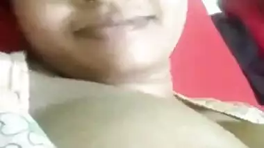 Sexy Desi Girl Shows Her Boobs and Pussy