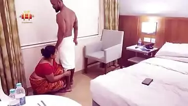 XXX banging is all sexy Desi MILF needs from the bearded guy in bed