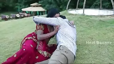 Tamil aunty outdoor sex with secret lover in masala movie