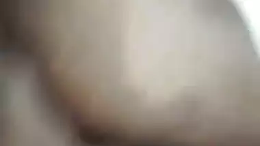 Chubby Indian bhabhi sex on floor viral video