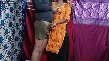 Desi sexy bhabi fucking with husband best friend