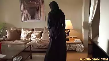 Muslim Bhabhi Ne Burka Utha Ke Apne Bhaiya Se Gaand Chudwa Li - Bhai Behan And Niks Indian