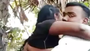 Desi couple hot sex under tree