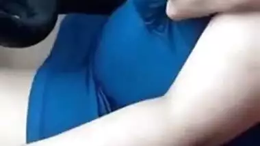 Driver manages to touch Indian passenger's pussy and tits during riding