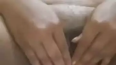hot desi bangla aunt rubbing her pussy