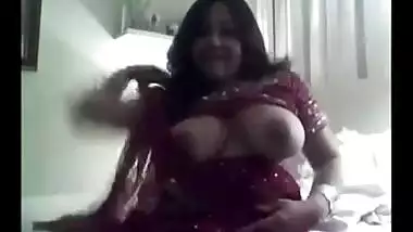 Big boobs exposed to lover on cam by BBW aunty