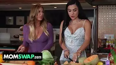 Busty Stepmoms Sandy Love Celebrate Thanksgiving With Their Horny Stepsons - MomSwap